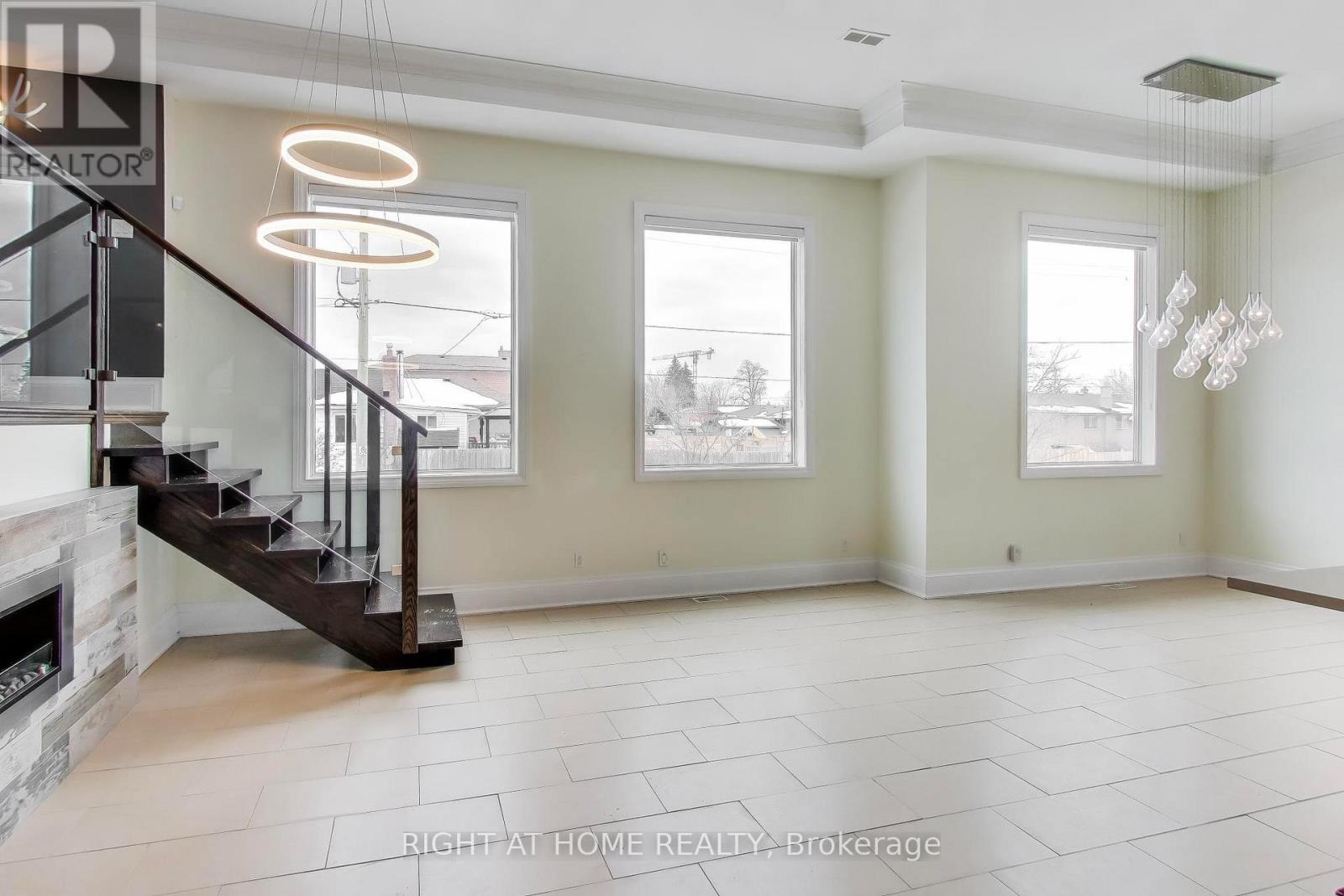 1090 Westmount Avenue, Mississauga, Ontario  L5E 1X7 - Photo 11 - W12779796