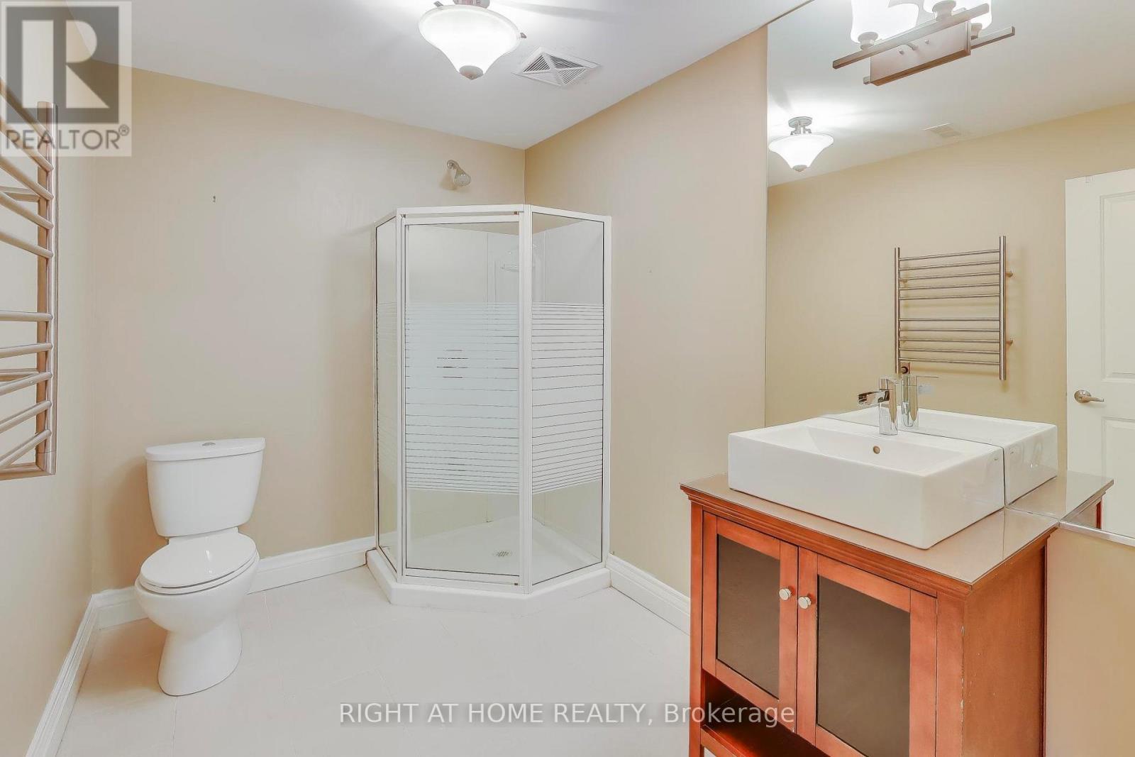 1090 Westmount Avenue, Mississauga, Ontario  L5E 1X7 - Photo 45 - W12779796