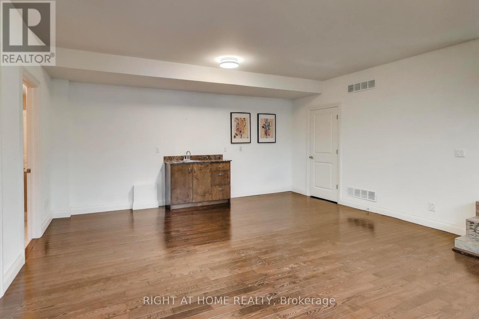 1090 Westmount Avenue, Mississauga, Ontario  L5E 1X7 - Photo 41 - W12779796