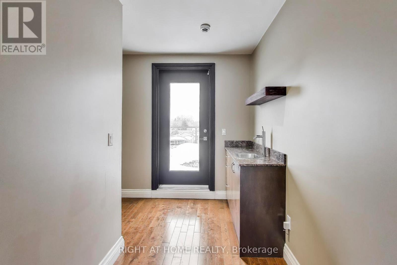 1090 Westmount Avenue, Mississauga, Ontario  L5E 1X7 - Photo 28 - W12779796