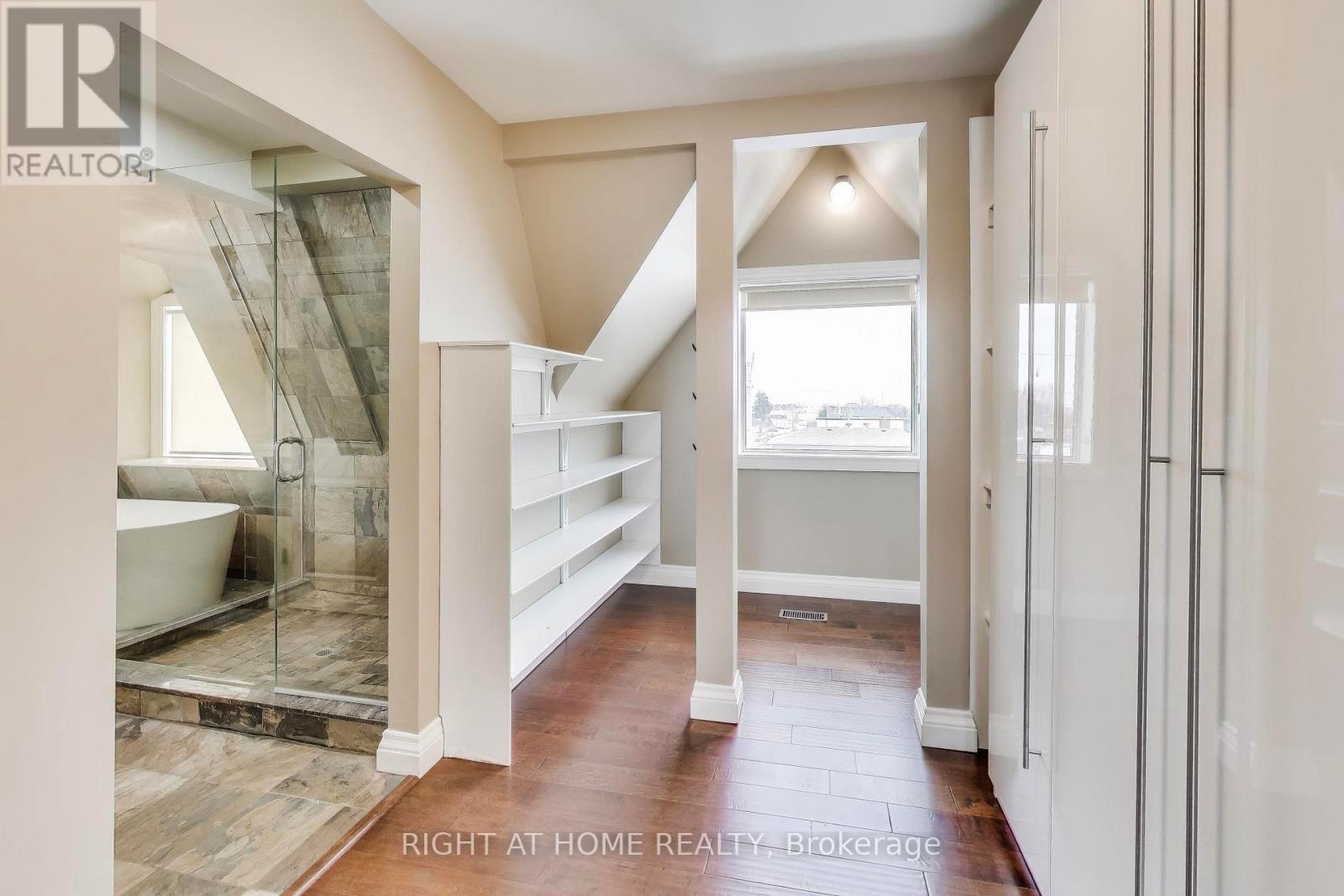 1090 Westmount Avenue, Mississauga, Ontario  L5E 1X7 - Photo 35 - W12779796