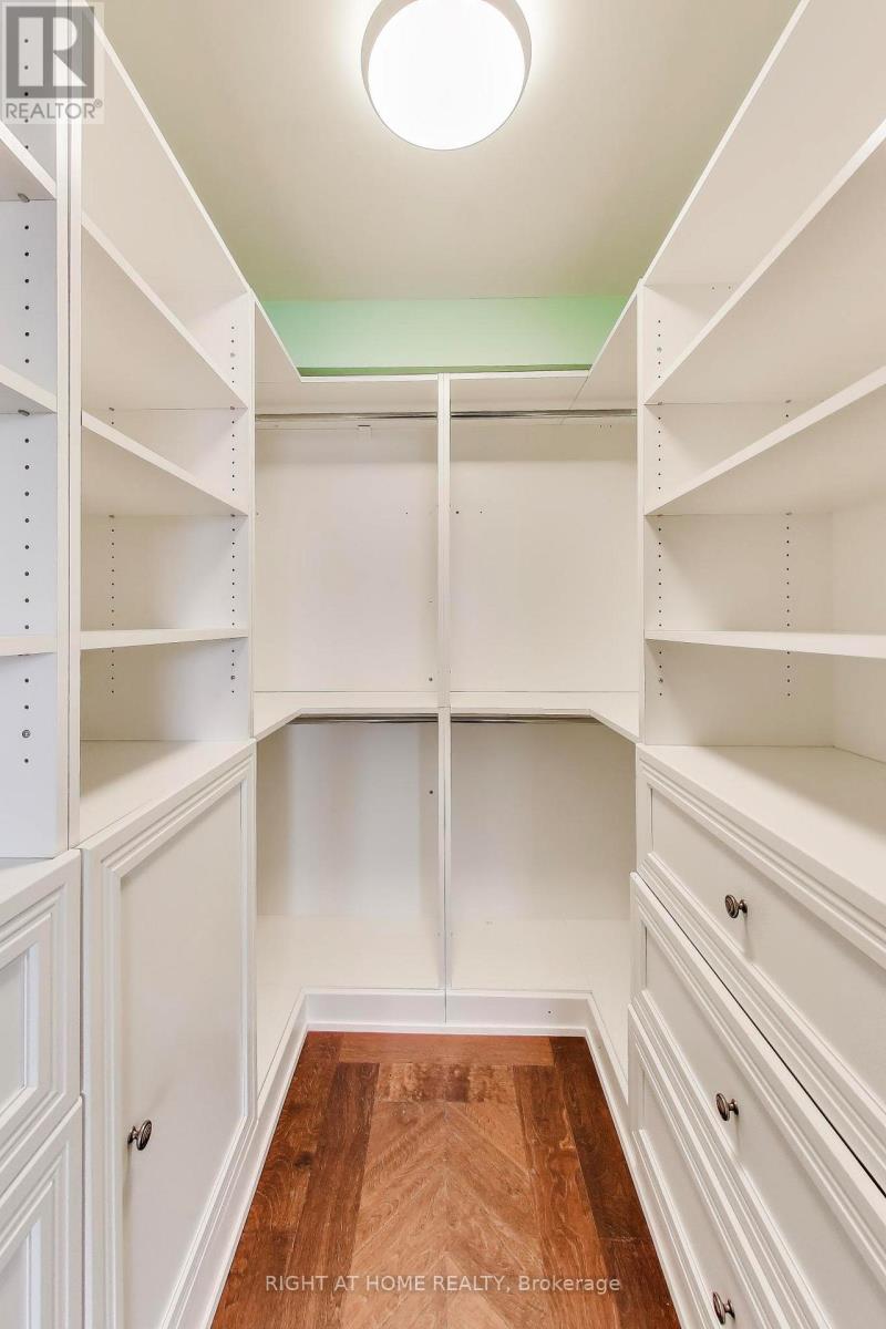 1090 Westmount Avenue, Mississauga, Ontario  L5E 1X7 - Photo 21 - W12779796