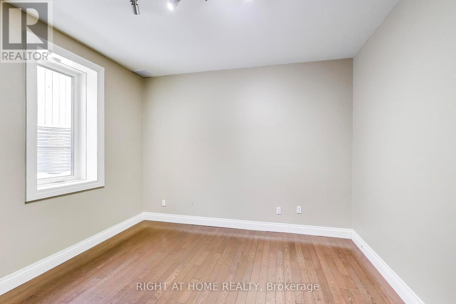 1090 Westmount Avenue, Mississauga, Ontario  L5E 1X7 - Photo 43 - W12779796