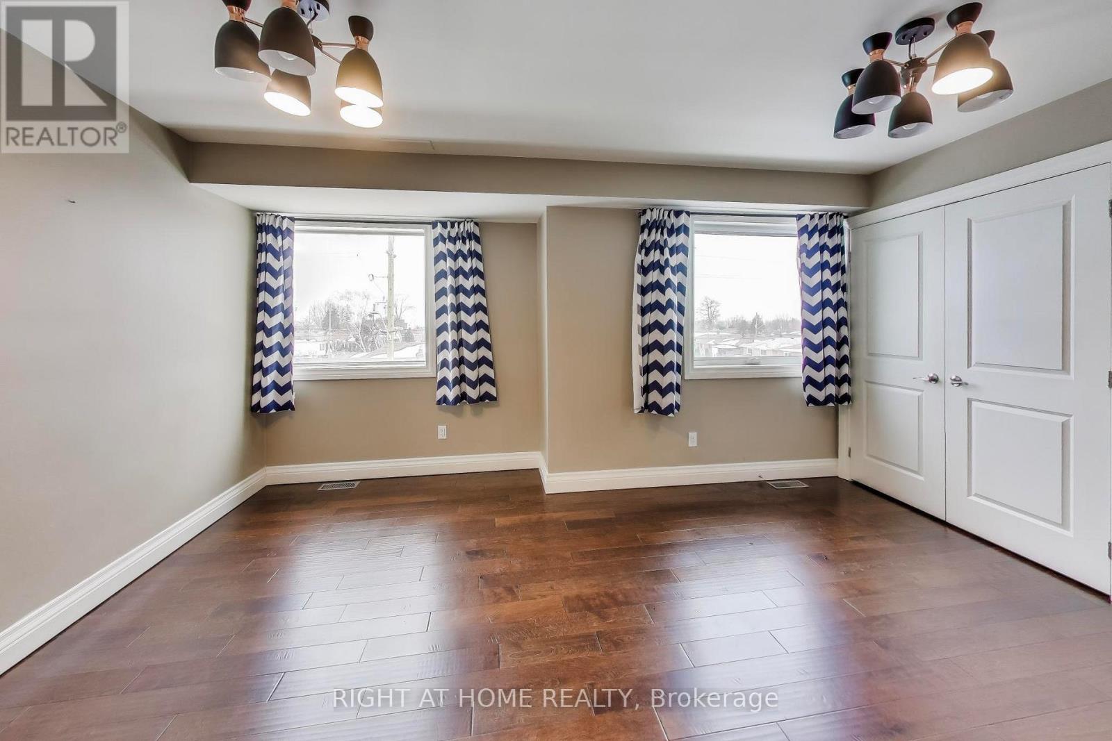 1090 Westmount Avenue, Mississauga, Ontario  L5E 1X7 - Photo 22 - W12779796