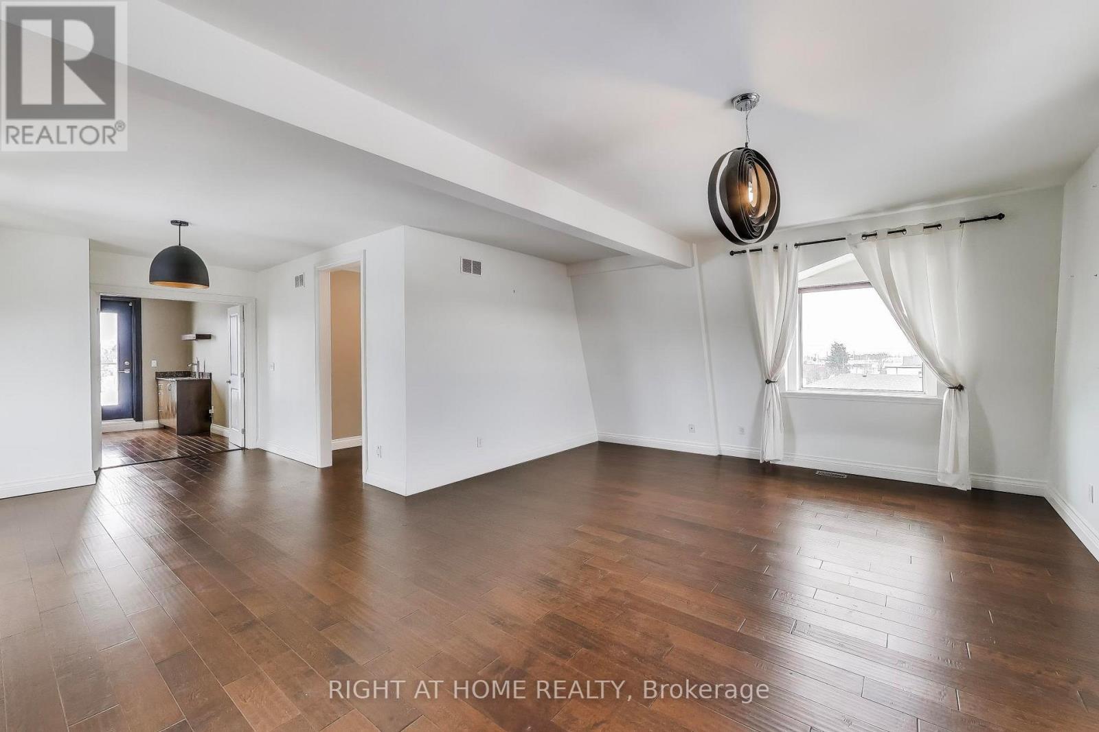 1090 Westmount Avenue, Mississauga, Ontario  L5E 1X7 - Photo 31 - W12779796