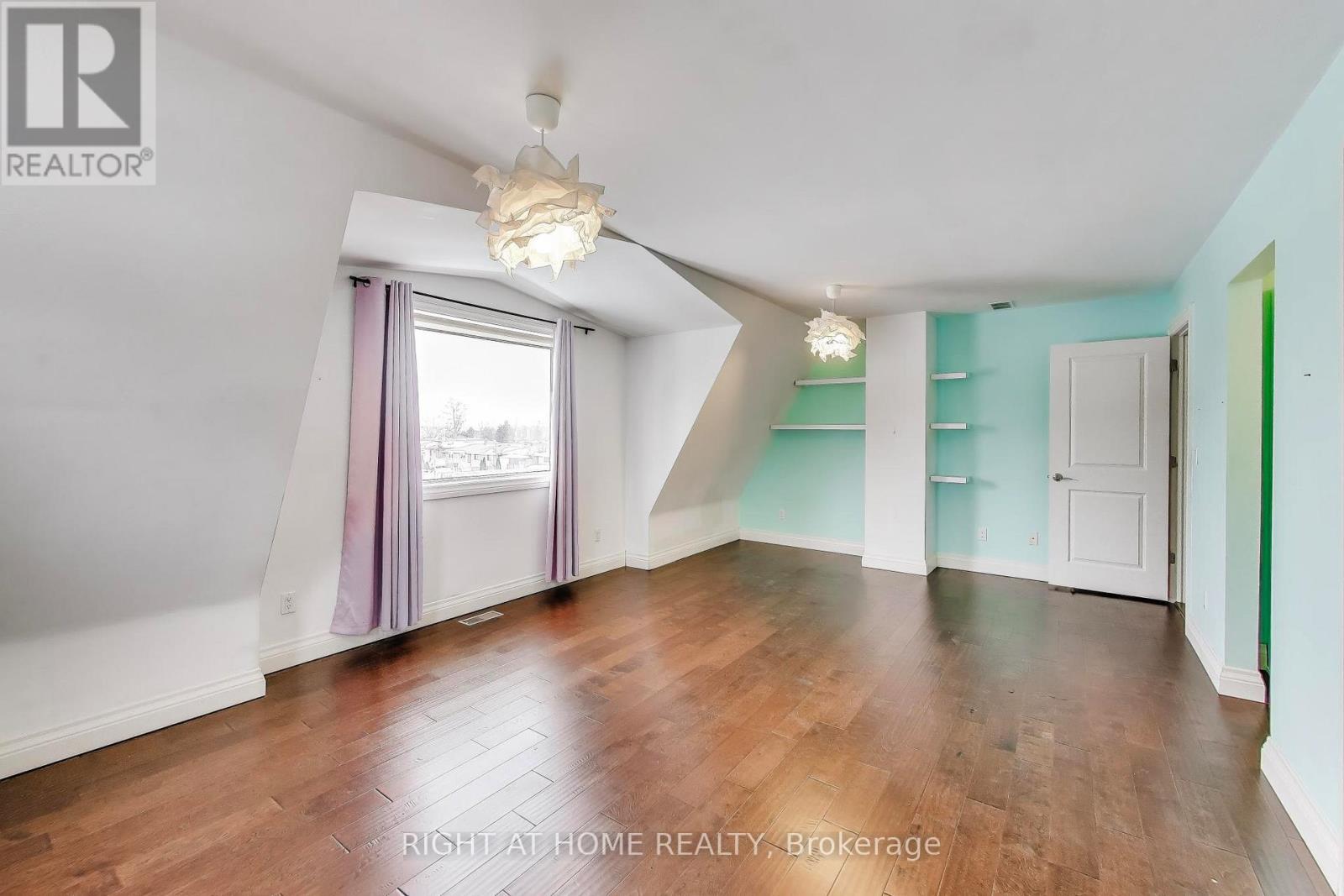 1090 Westmount Avenue, Mississauga, Ontario  L5E 1X7 - Photo 18 - W12779796