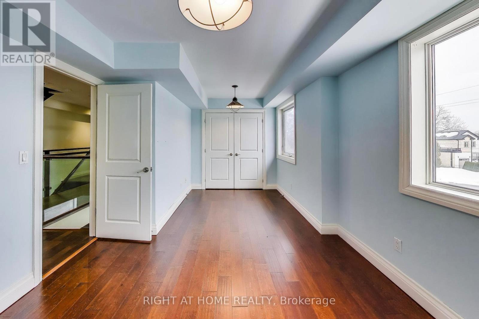 1090 Westmount Avenue, Mississauga, Ontario  L5E 1X7 - Photo 24 - W12779796