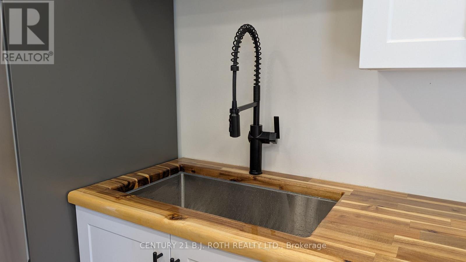 B - 20 Meadowland Avenue, Barrie, Ontario  L4N 2Y4 - Photo 9 - S12645326