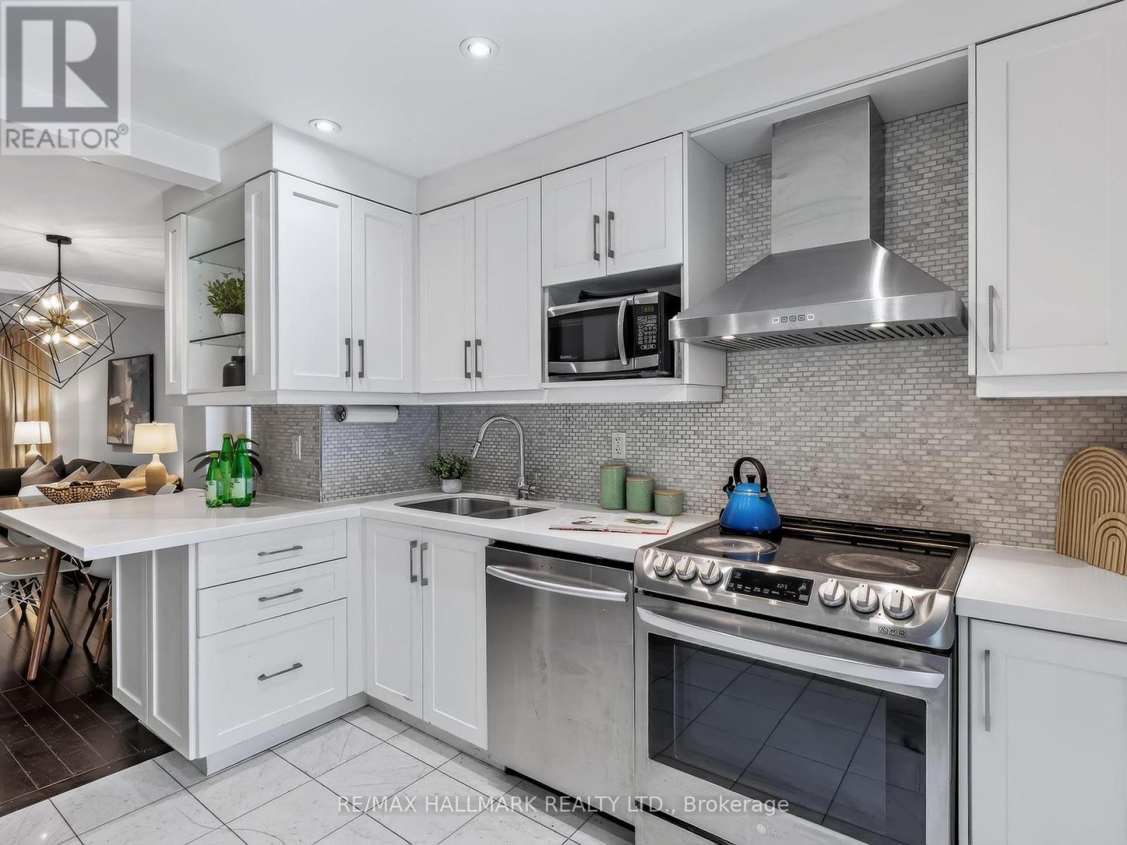 115 Hiltz Avenue, Toronto, Ontario  M4L 2N7 - Photo 14 - E12798460