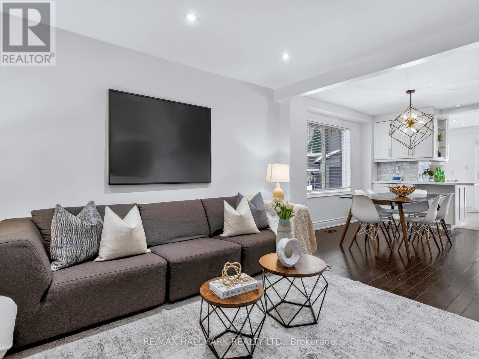 115 Hiltz Avenue, Toronto, Ontario  M4L 2N7 - Photo 7 - E12798460