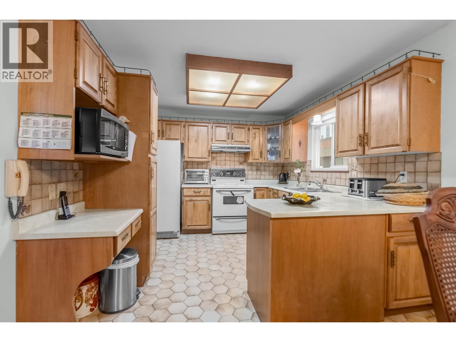 5486 Manor Street, Burnaby, British Columbia  V5G 1B7 - Photo 8 - R3090329