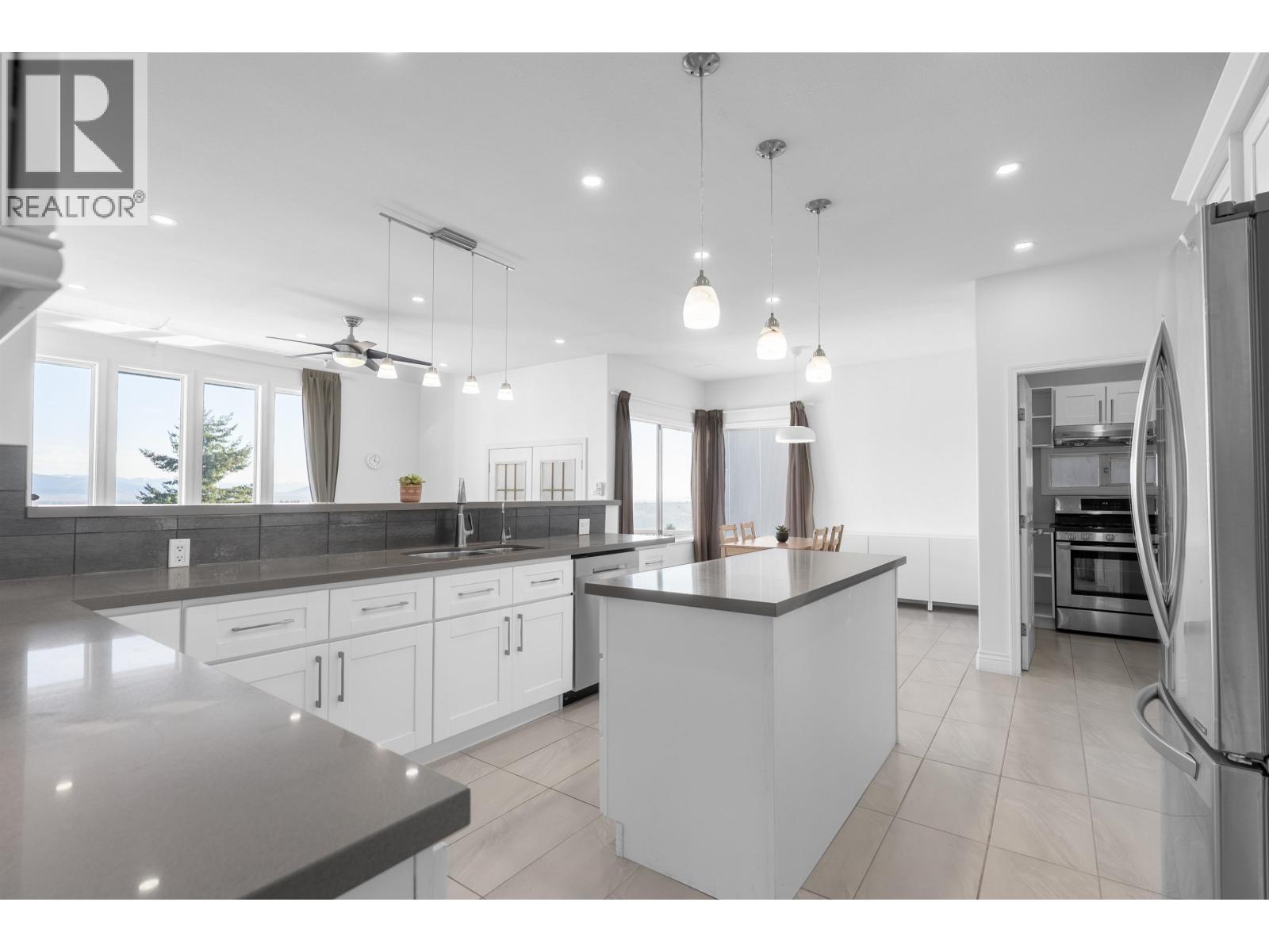 2765 Nadina Drive, Coquitlam, British Columbia  V3C 6A5 - Photo 15 - R3091003