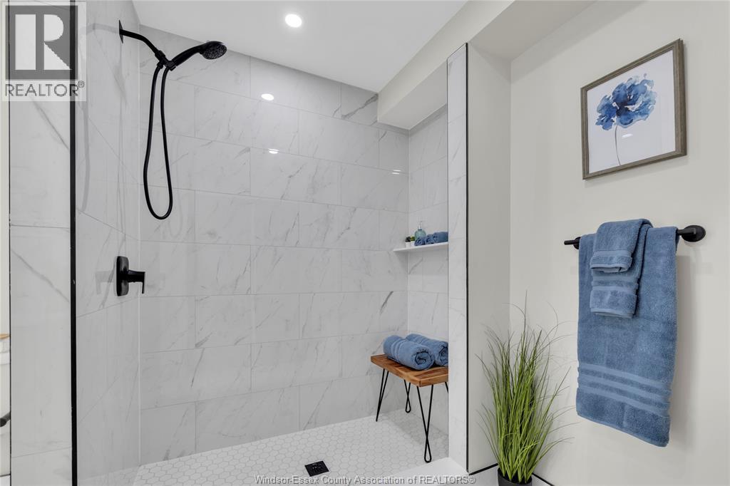 2351 Elsmere, Windsor, Ontario  N8W 2C5 - Photo 12 - 26003087