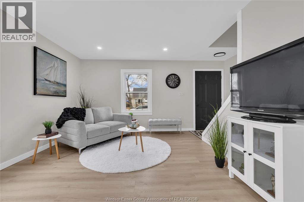 2351 Elsmere, Windsor, Ontario  N8W 2C5 - Photo 5 - 26003087