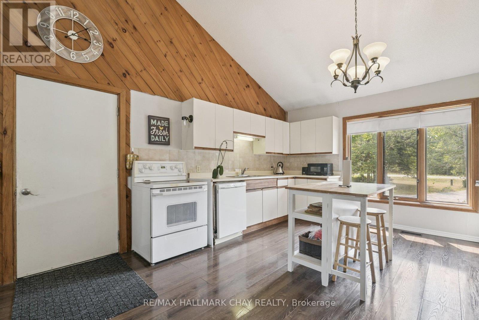 7521 County Road 10, Essa (Angus), Ontario  L0M 1B1 - Photo 7 - N12798428