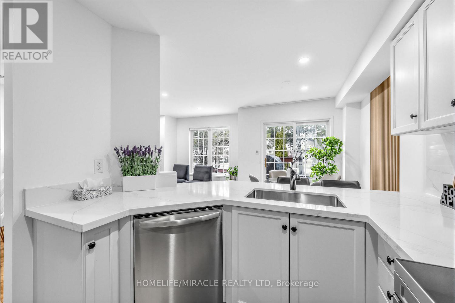 133 Stokely Crescent, Whitby, Ontario  L1N 9S9 - Photo 7 - E12798272