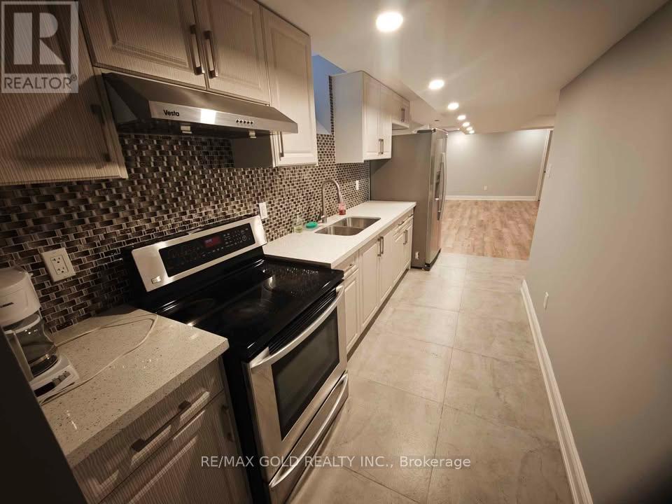 21 Savita Road, Brampton (Fletcher's Meadow), Ontario  L7A 3T2 - Photo 5 - W12798468