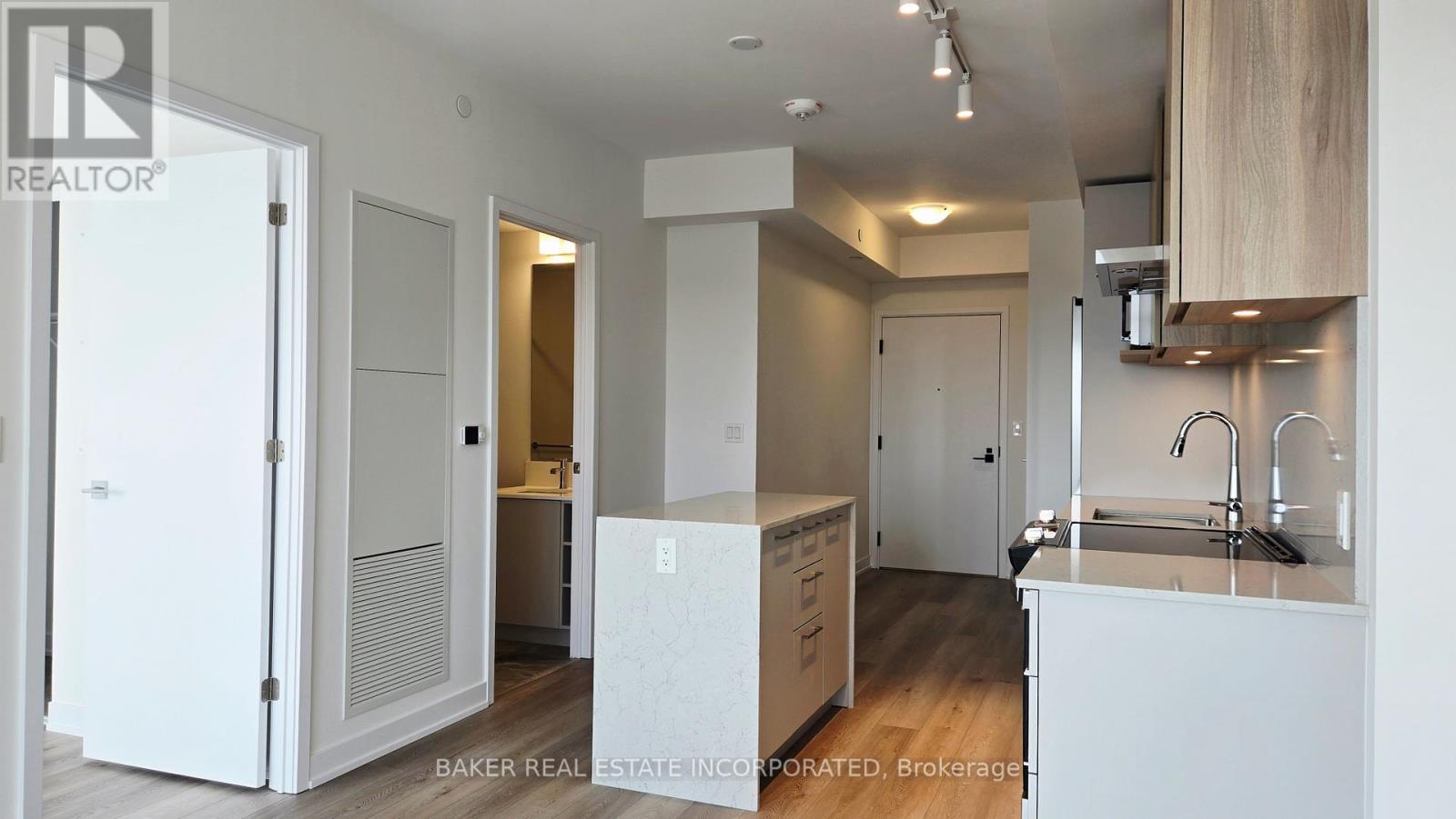 Lph 4 - 500 Plains Road E, Burlington, Ontario  L7T 0C8 - Photo 1 - W12798482