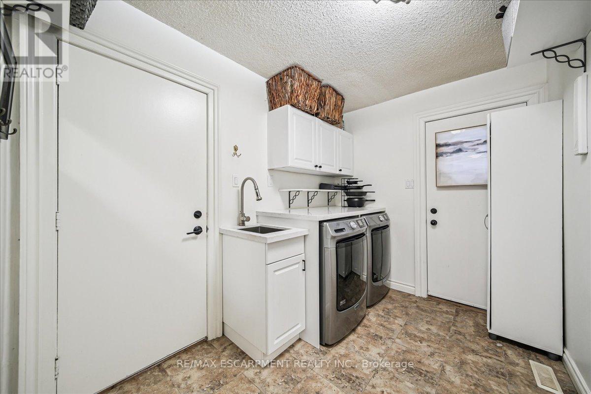 2305 Cheverie Street, Oakville, Ontario  L6J 6C5 - Photo 18 - W12798538