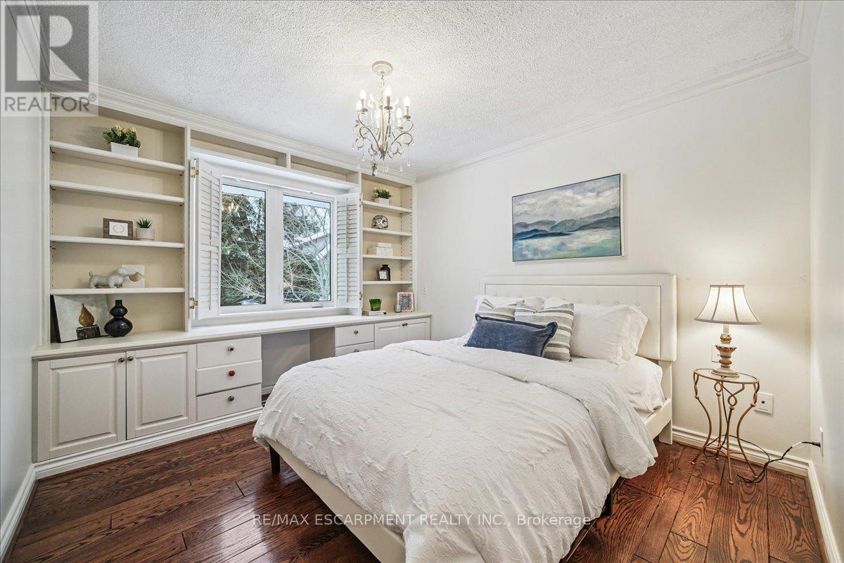 2305 Cheverie Street, Oakville, Ontario  L6J 6C5 - Photo 21 - W12798538