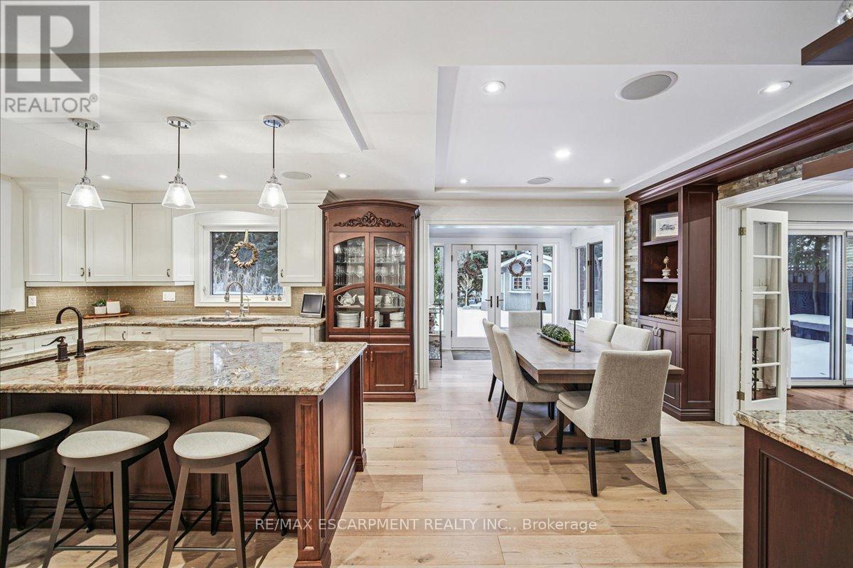 2305 Cheverie Street, Oakville, Ontario  L6J 6C5 - Photo 8 - W12798538