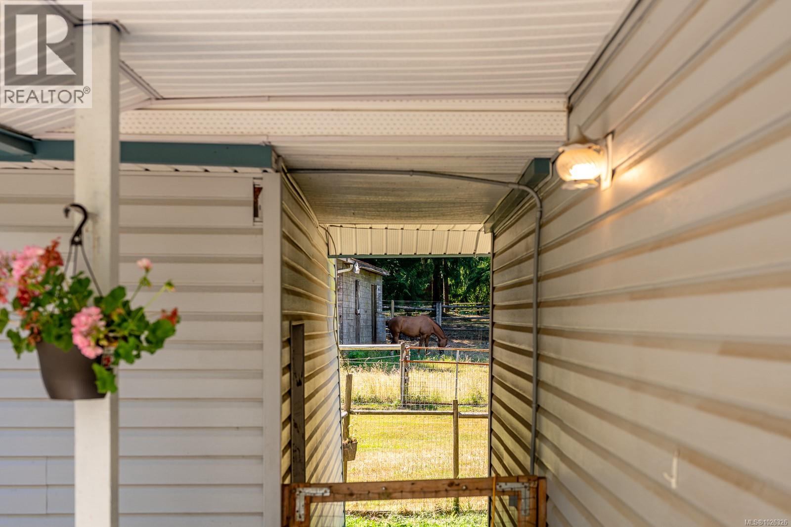 2468 Endall Rd, Black Creek, British Columbia  V0R 1C0 - Photo 4 - 1026326