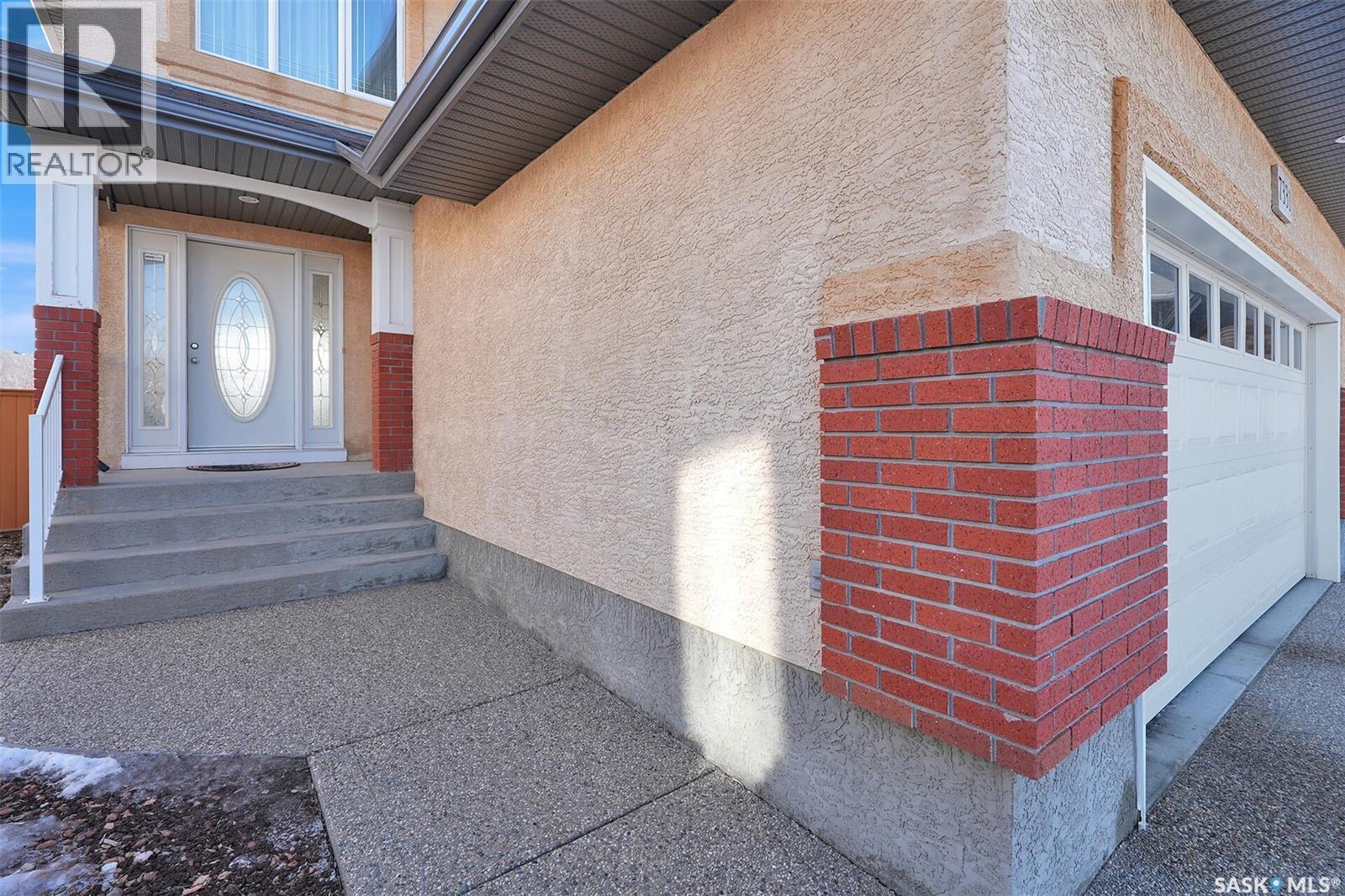 7331 Wascana Cove Place, Regina, Saskatchewan  S4V 3G2 - Photo 3 - SK028667