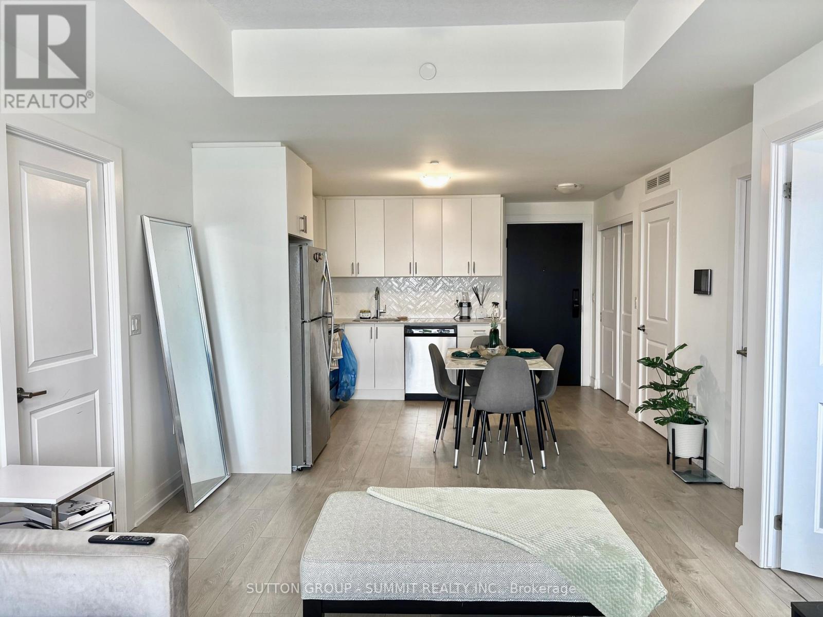 1210 - 3200 William Coltson Avenue, Oakville, Ontario  L6H 7W6 - Photo 4 - W12774346