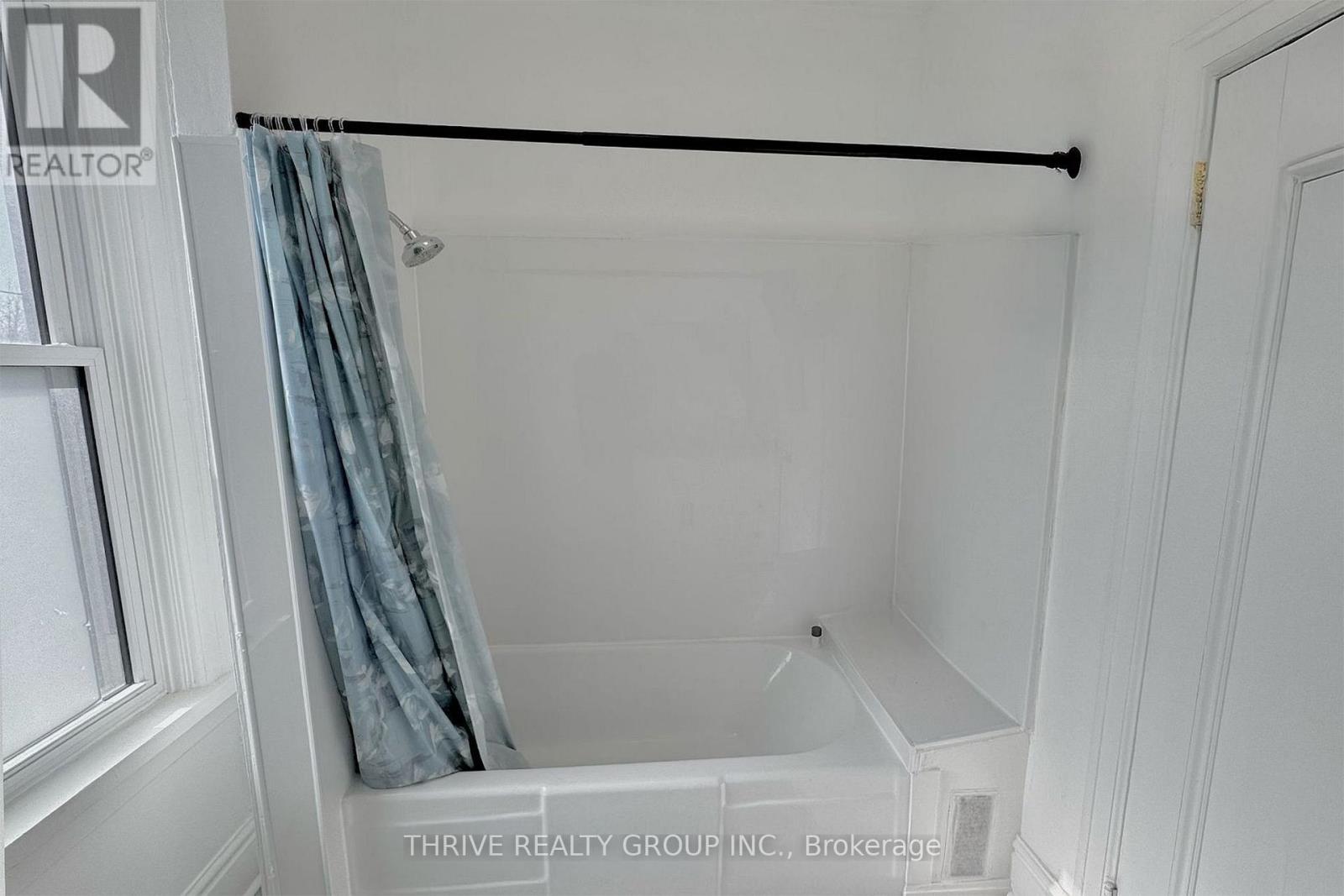 Upper - 230 Grey Street, London East, Ontario  N6B 1G5 - Photo 6 - X12798702