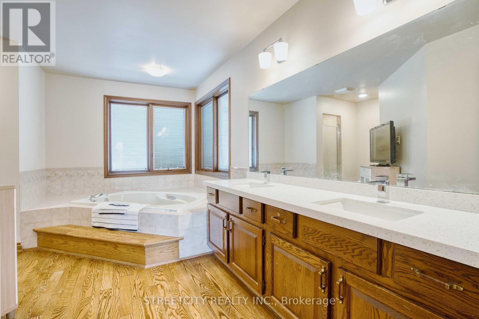 36 Ravenglass Crescent, London North, Ontario  N6G 4K1 - Photo 29 - X12798708