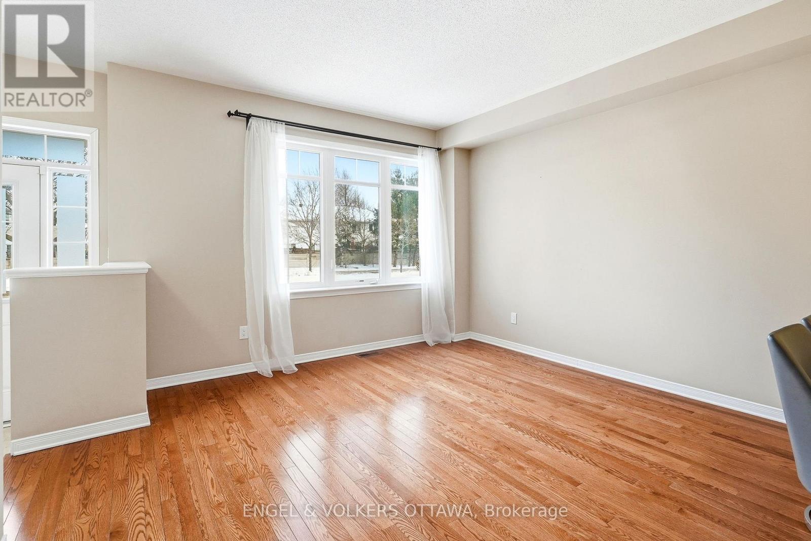 222 Longfields Drive, Ottawa, Ontario K2J 5Y7 - Photo 4 - X12798544