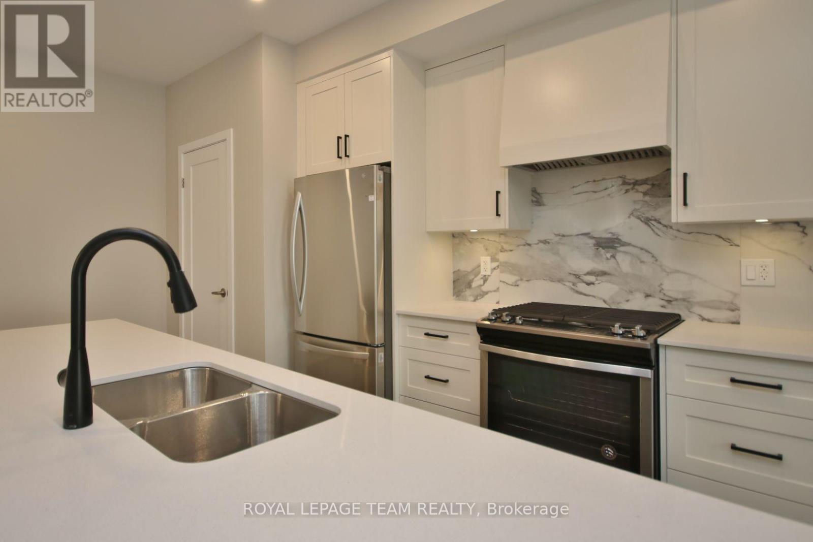 D - 304 Lanark Avenue, Ottawa, Ontario  K1Z 6R5 - Photo 9 - X12798566