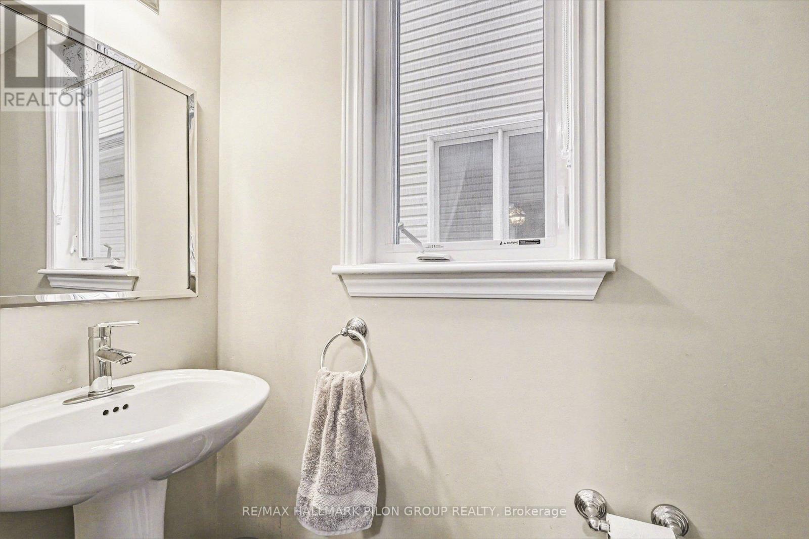 845 Contour Street, Ottawa, Ontario  K1W 0G6 - Photo 9 - X12798572