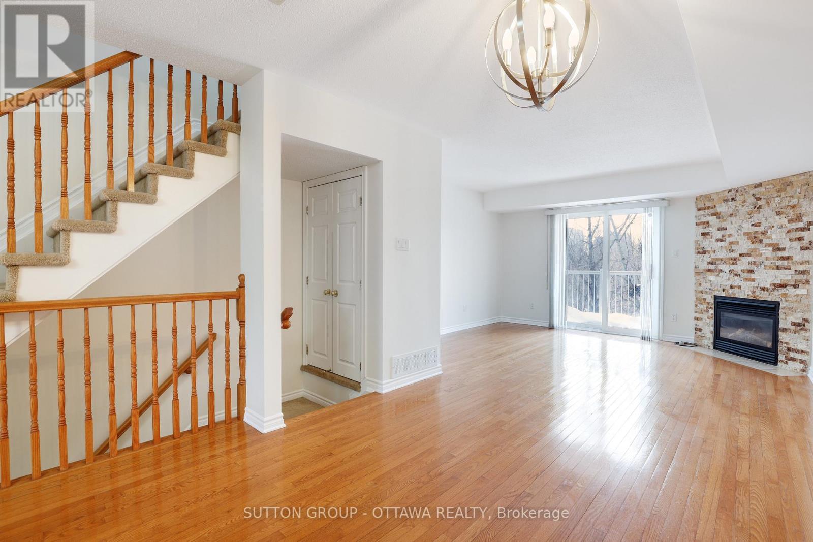 115 Tall Pines Private, Ottawa, Ontario  K2H 1H1 - Photo 7 - X12798658