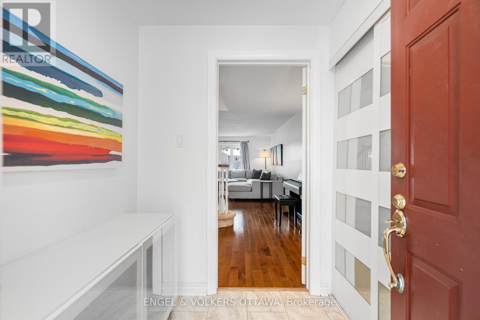 29 Valley Ridge Street, Ottawa, Ontario  K2E 7W3 - Photo 4 - X12798782