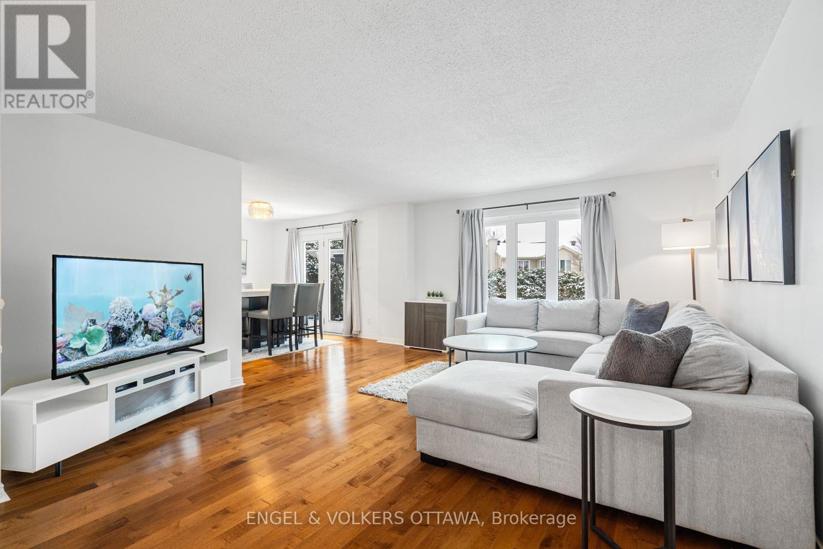 29 Valley Ridge Street, Ottawa, Ontario  K2E 7W3 - Photo 8 - X12798782