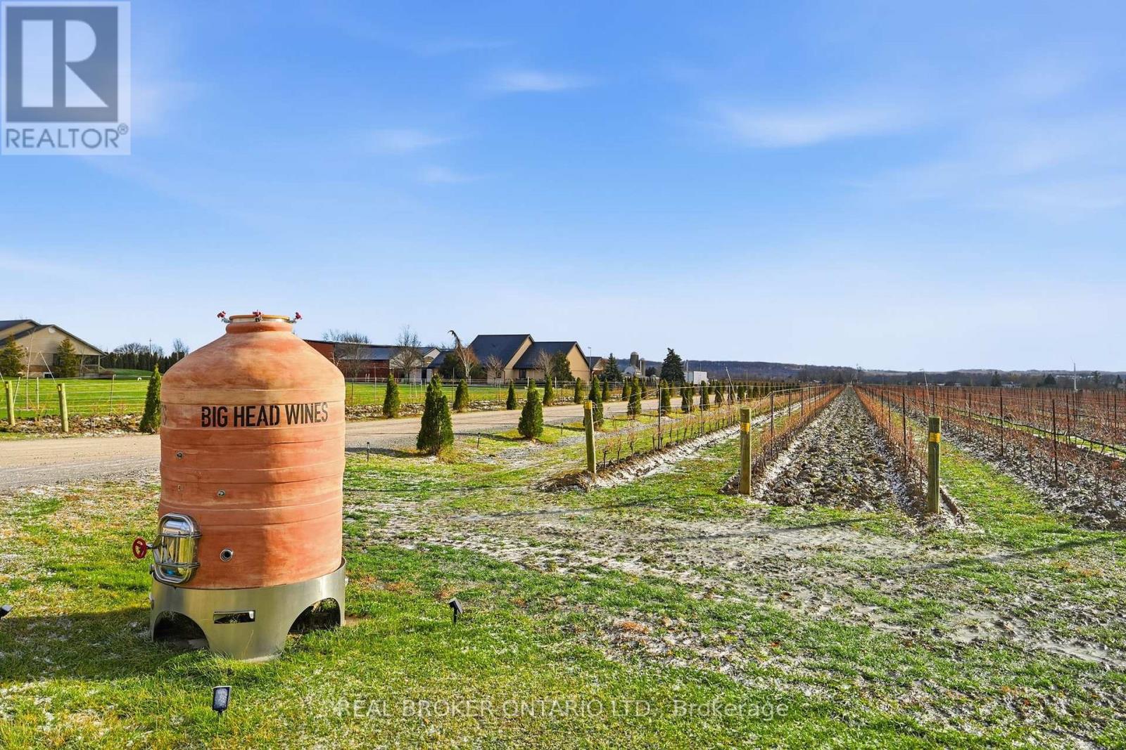 823 6 Line, Niagara-On-The-Lake, Ontario  L0S 1J0 - Photo 2 - X12798606