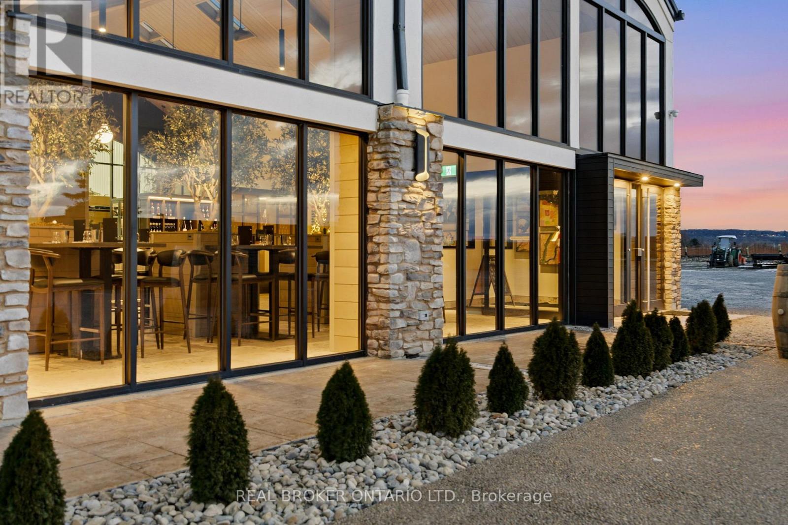 823 6 Line, Niagara-On-The-Lake, Ontario  L0S 1J0 - Photo 9 - X12798606