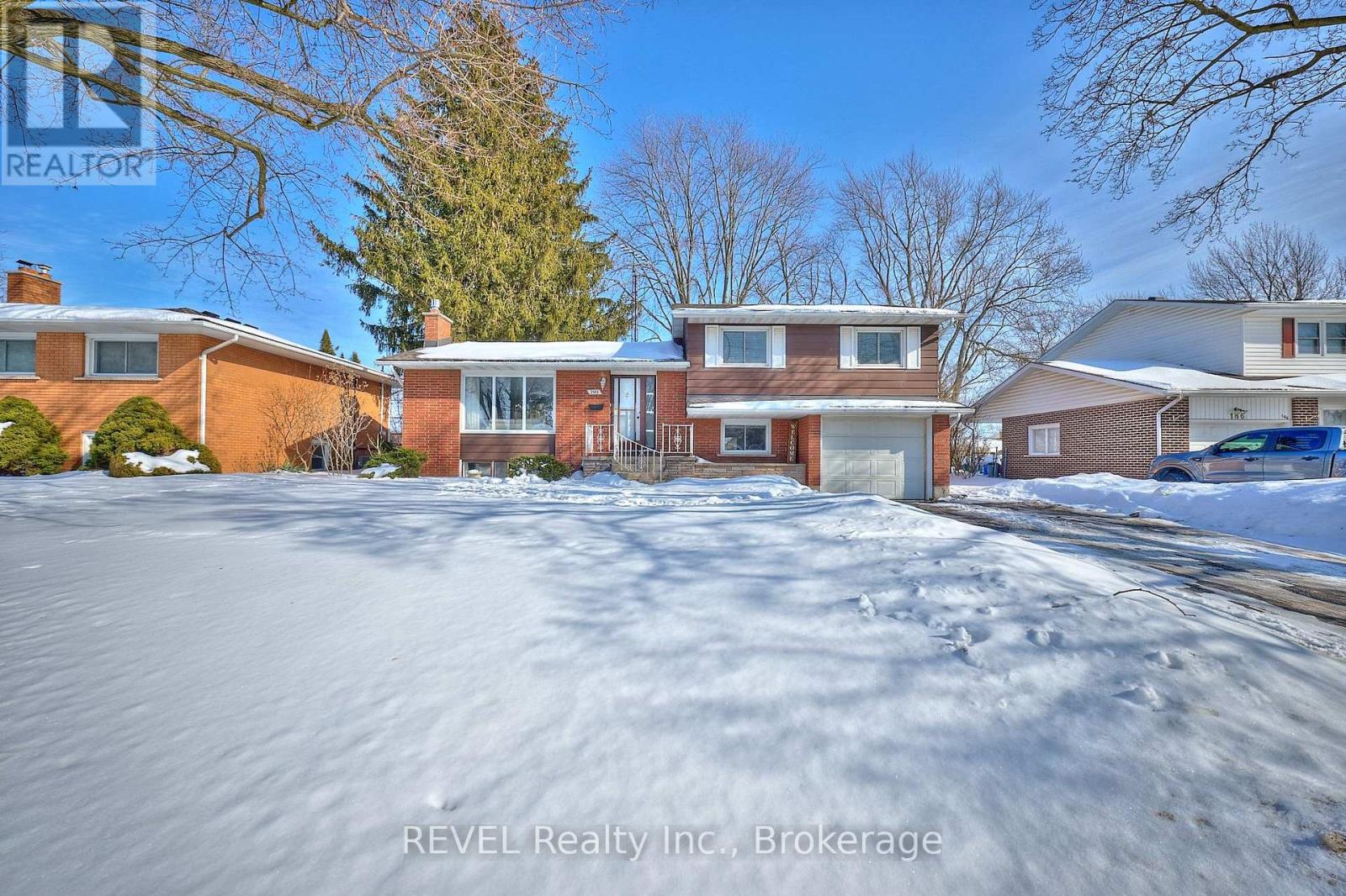 190 Willson Road, Welland, Ontario  L3C 2T6 - Photo 2 - X12798768