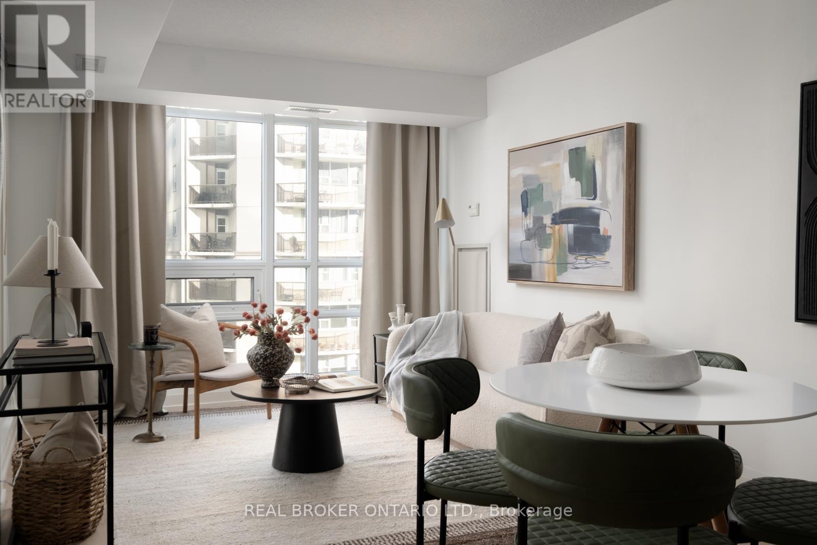 704 - 900 Mount Pleasant Road, Toronto, Ontario  M4P 3J9 - Photo 1 - C12798678