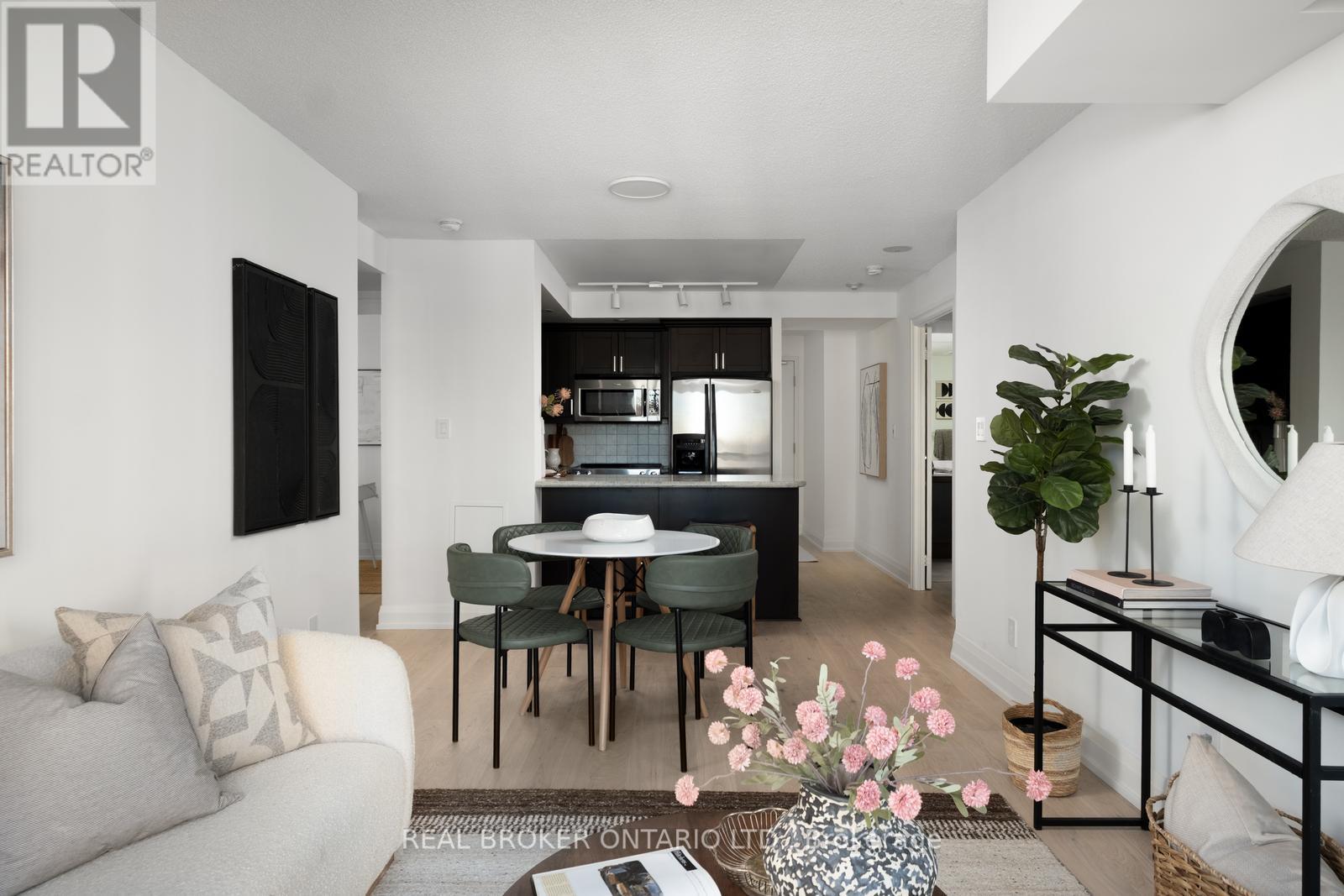 704 - 900 Mount Pleasant Road, Toronto, Ontario  M4P 3J9 - Photo 7 - C12798678