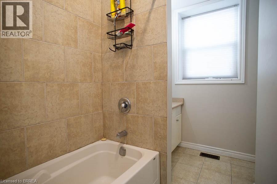 129 Peel Street, Brantford, Ontario  N3S 5M6 - Photo 12 - 40794313