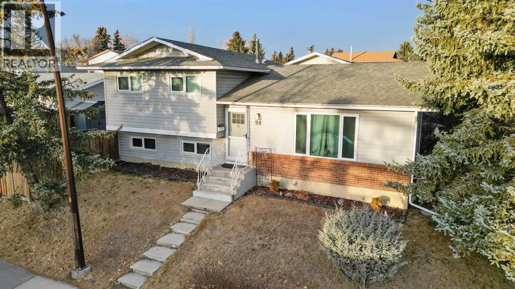 98 Ranch Glen Drive Nw, Calgary, Alberta  T3G 1E5 - Photo 1 - A2281100