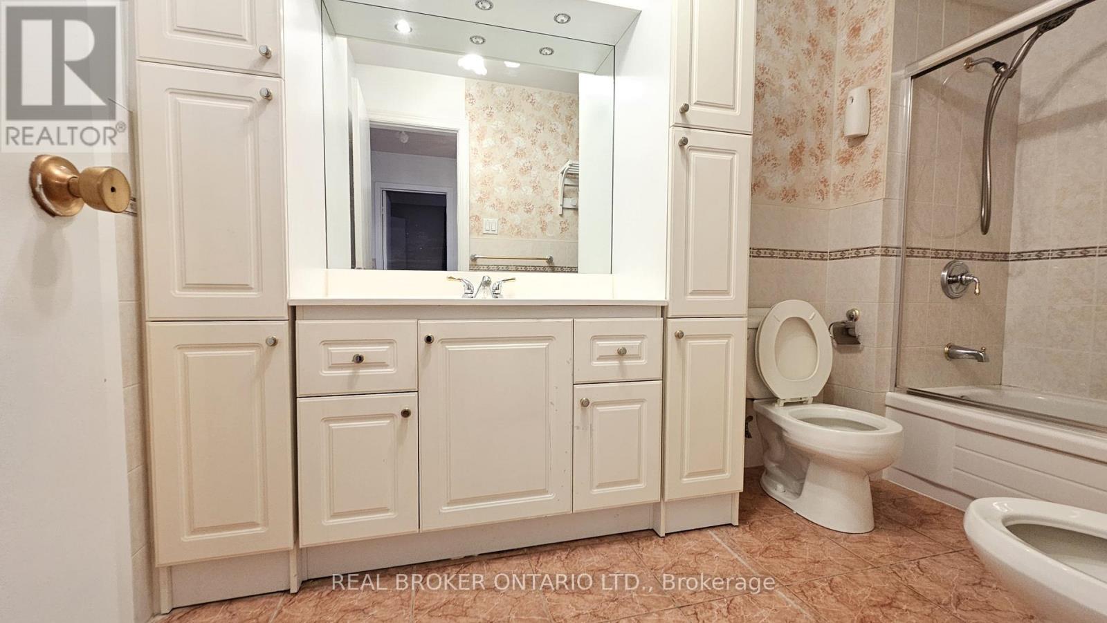 Upper - 214 Fairglen Avenue, Toronto, Ontario  M1W 1B1 - Photo 10 - E12798588