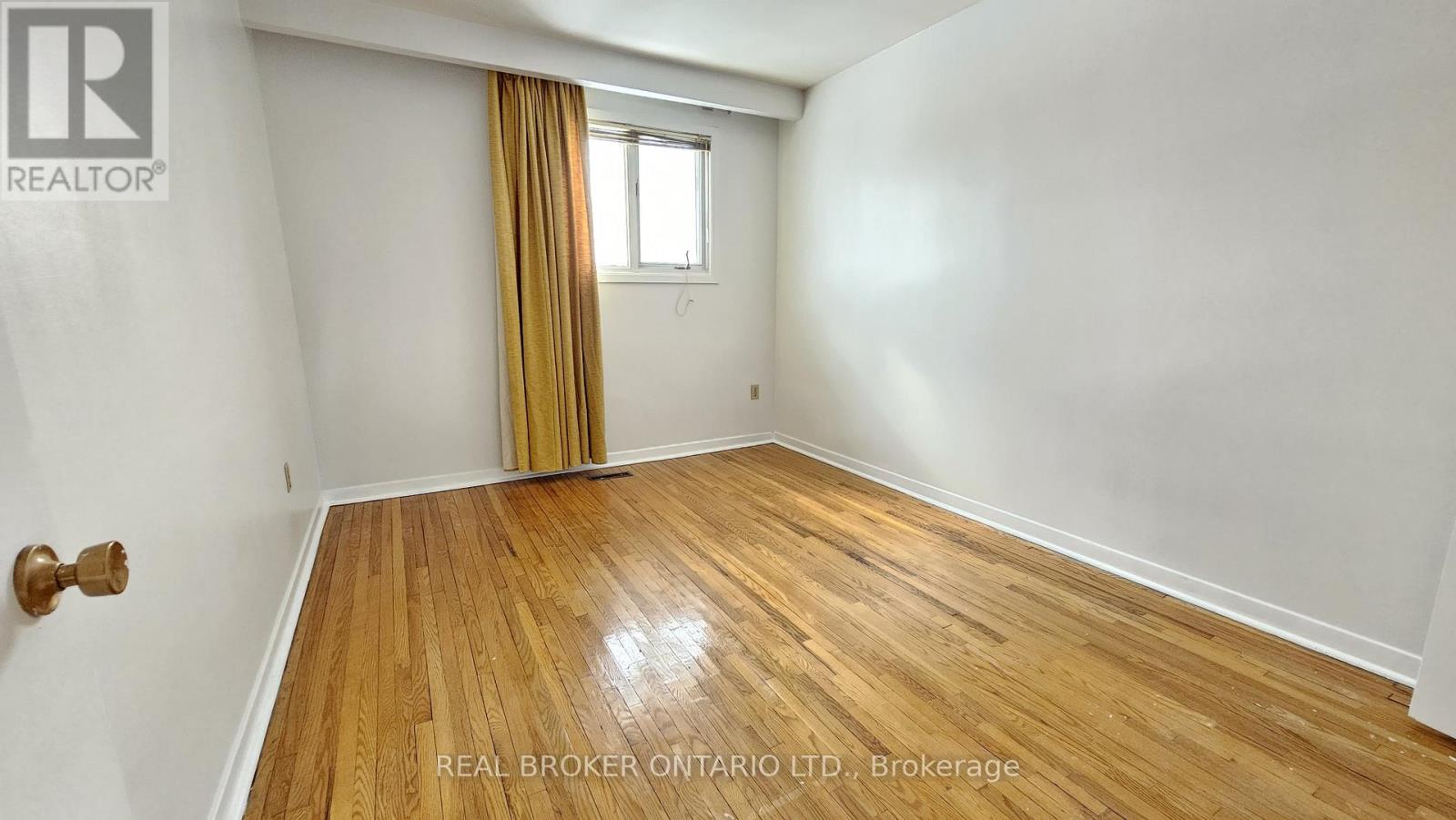 Upper - 214 Fairglen Avenue, Toronto, Ontario  M1W 1B1 - Photo 12 - E12798588