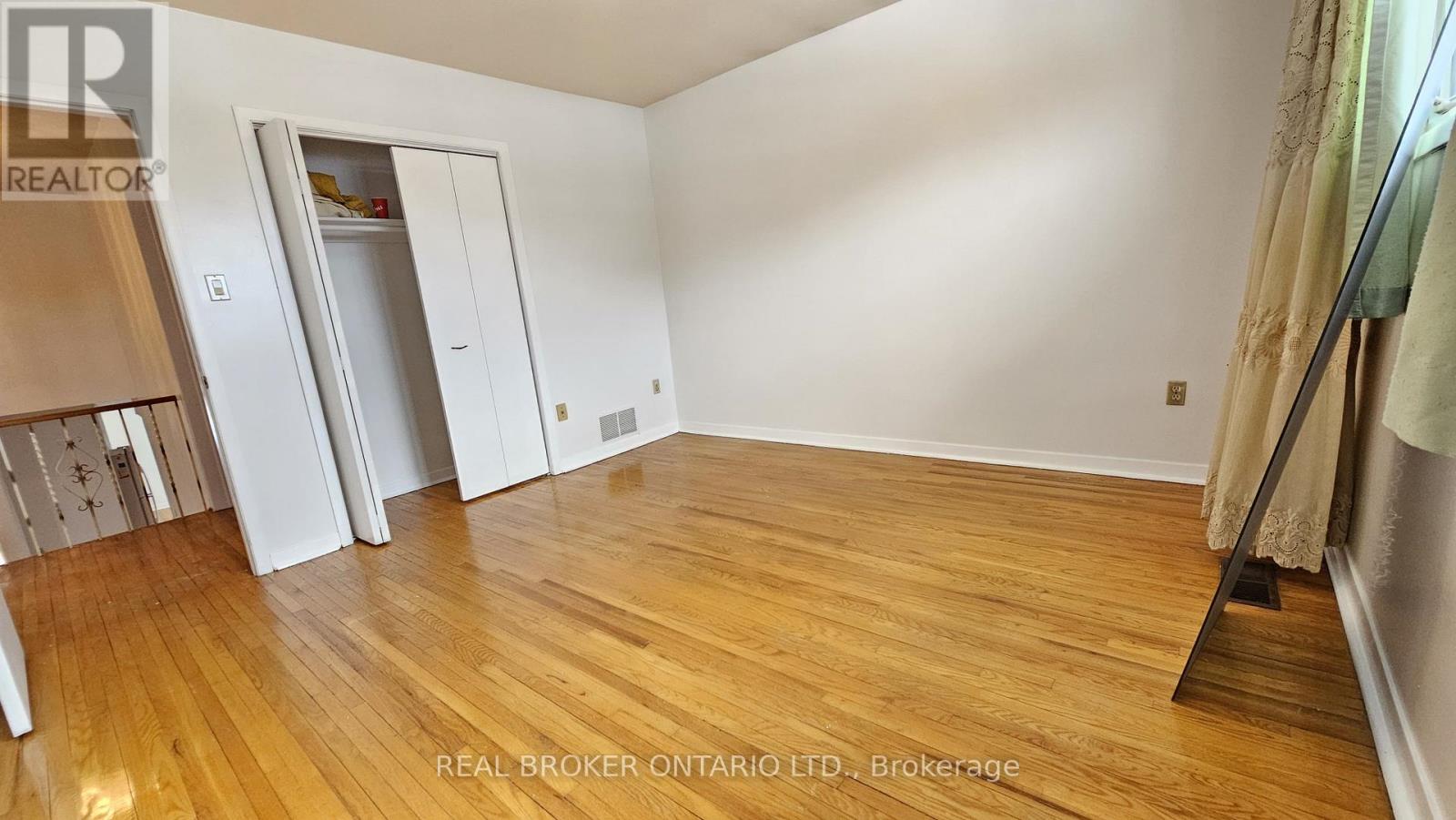 Upper - 214 Fairglen Avenue, Toronto, Ontario  M1W 1B1 - Photo 13 - E12798588