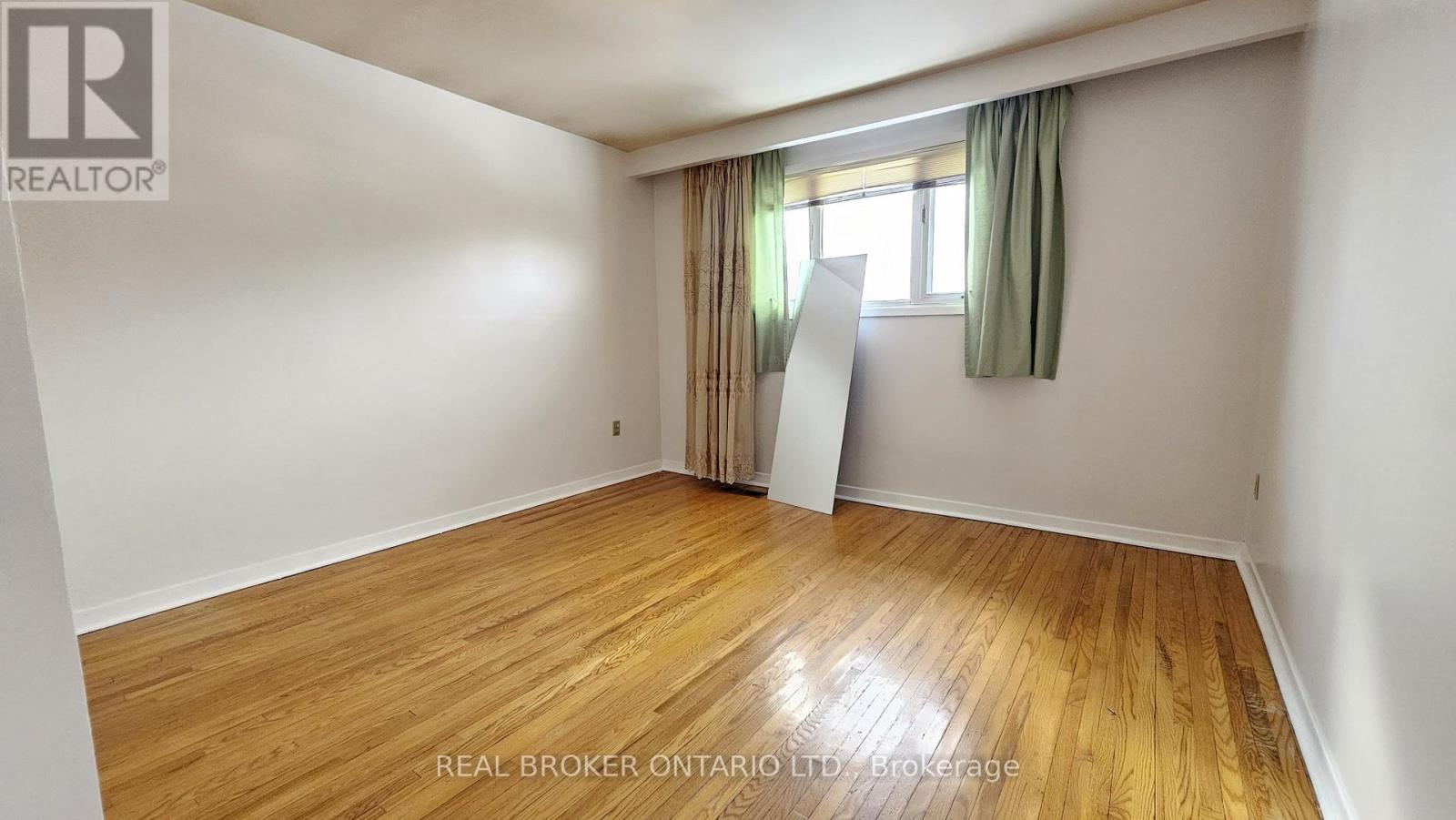 Upper - 214 Fairglen Avenue, Toronto, Ontario  M1W 1B1 - Photo 14 - E12798588