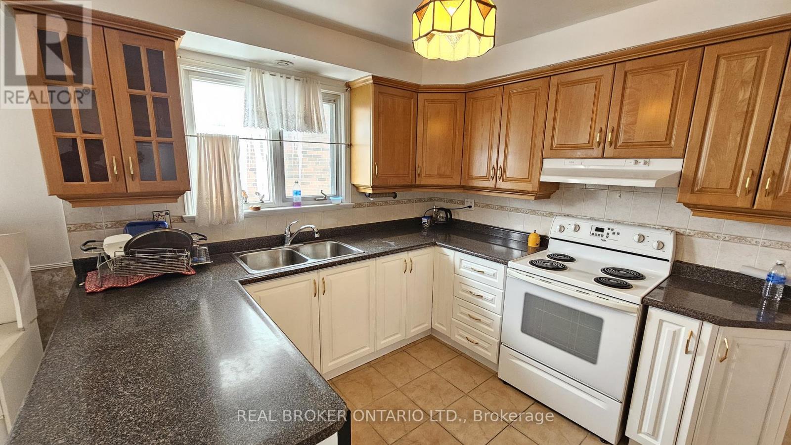 Upper - 214 Fairglen Avenue, Toronto, Ontario  M1W 1B1 - Photo 7 - E12798588
