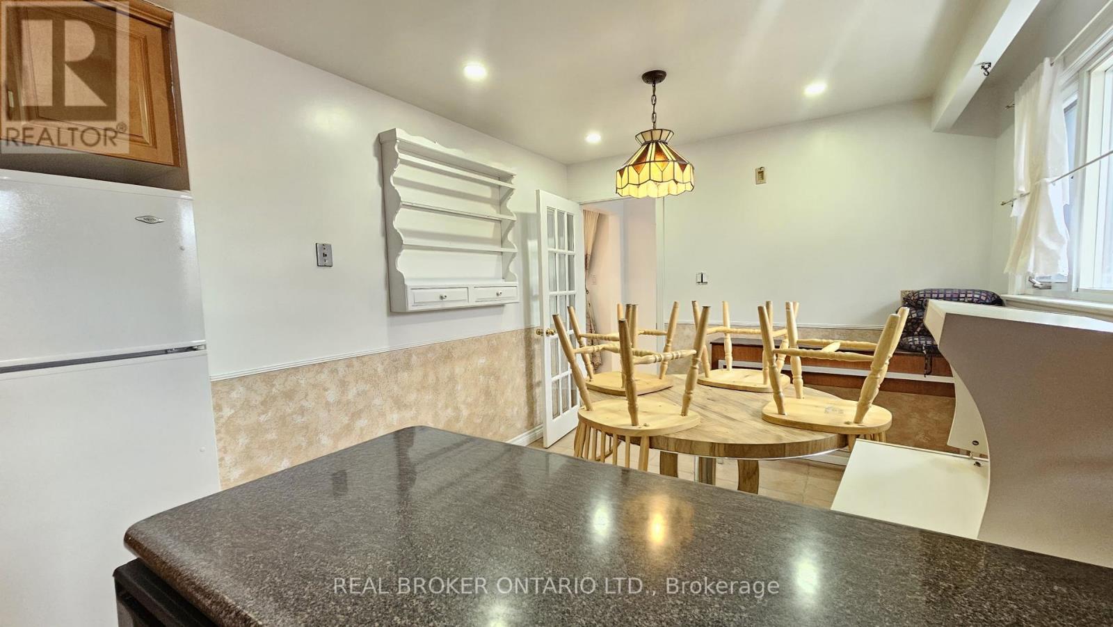 Upper - 214 Fairglen Avenue, Toronto, Ontario  M1W 1B1 - Photo 9 - E12798588