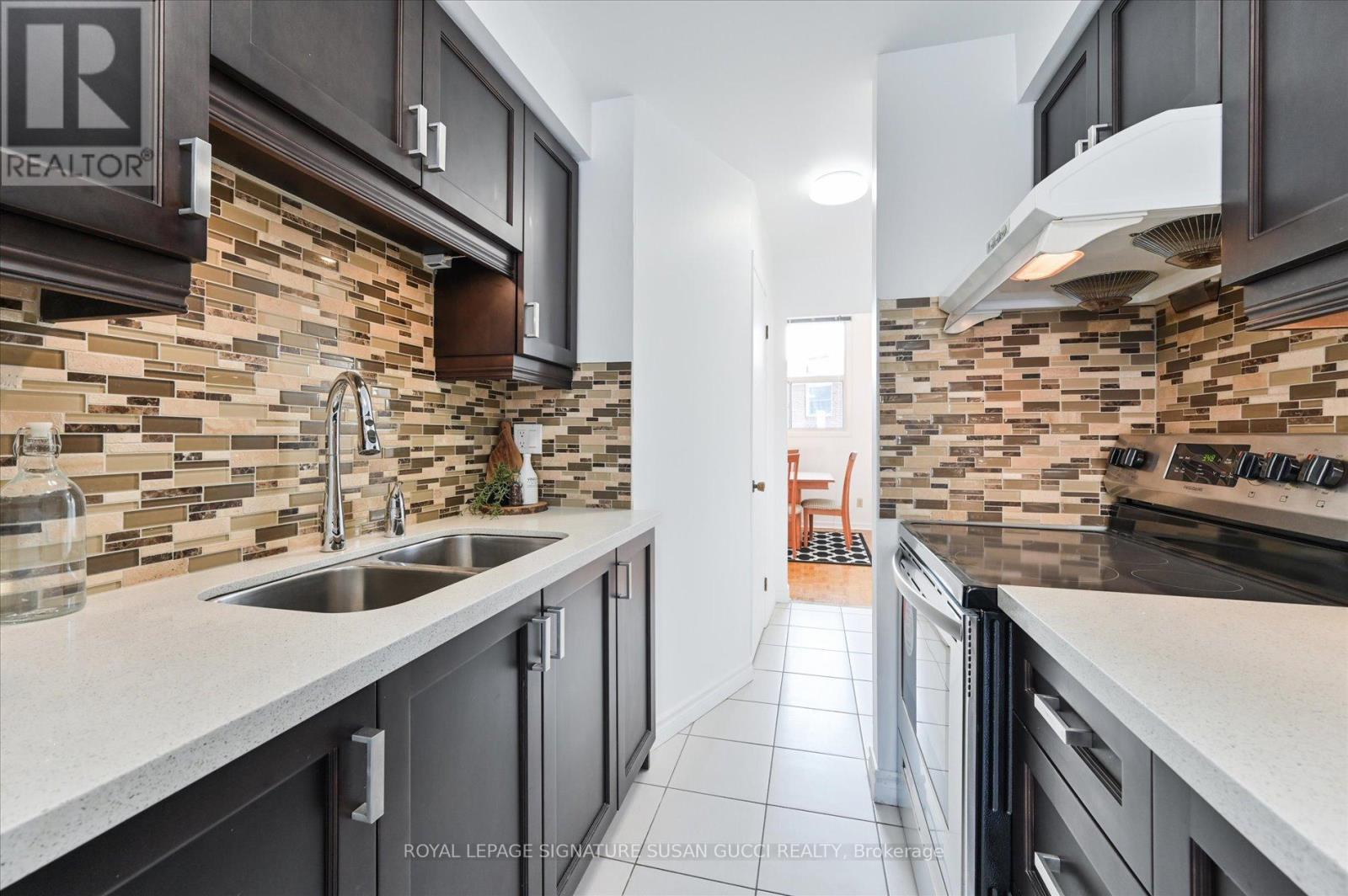 1042 Victoria Park Avenue, Toronto, Ontario  M4B 2K1 - Photo 12 - E12798600